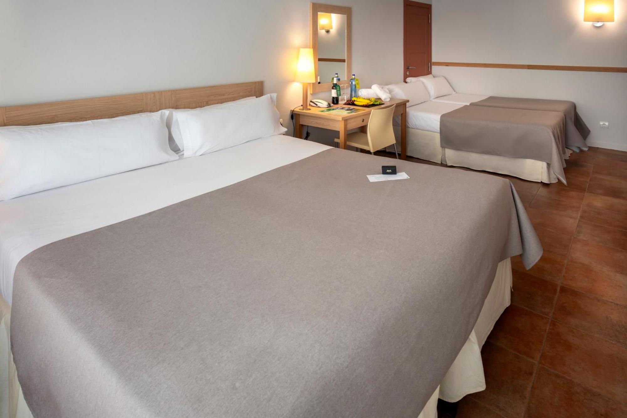 Hotel & Resort Vilar Rural D'Arnes By Serhs Hotels Sant Carlos de la Ràpita الغرفة الصورة
